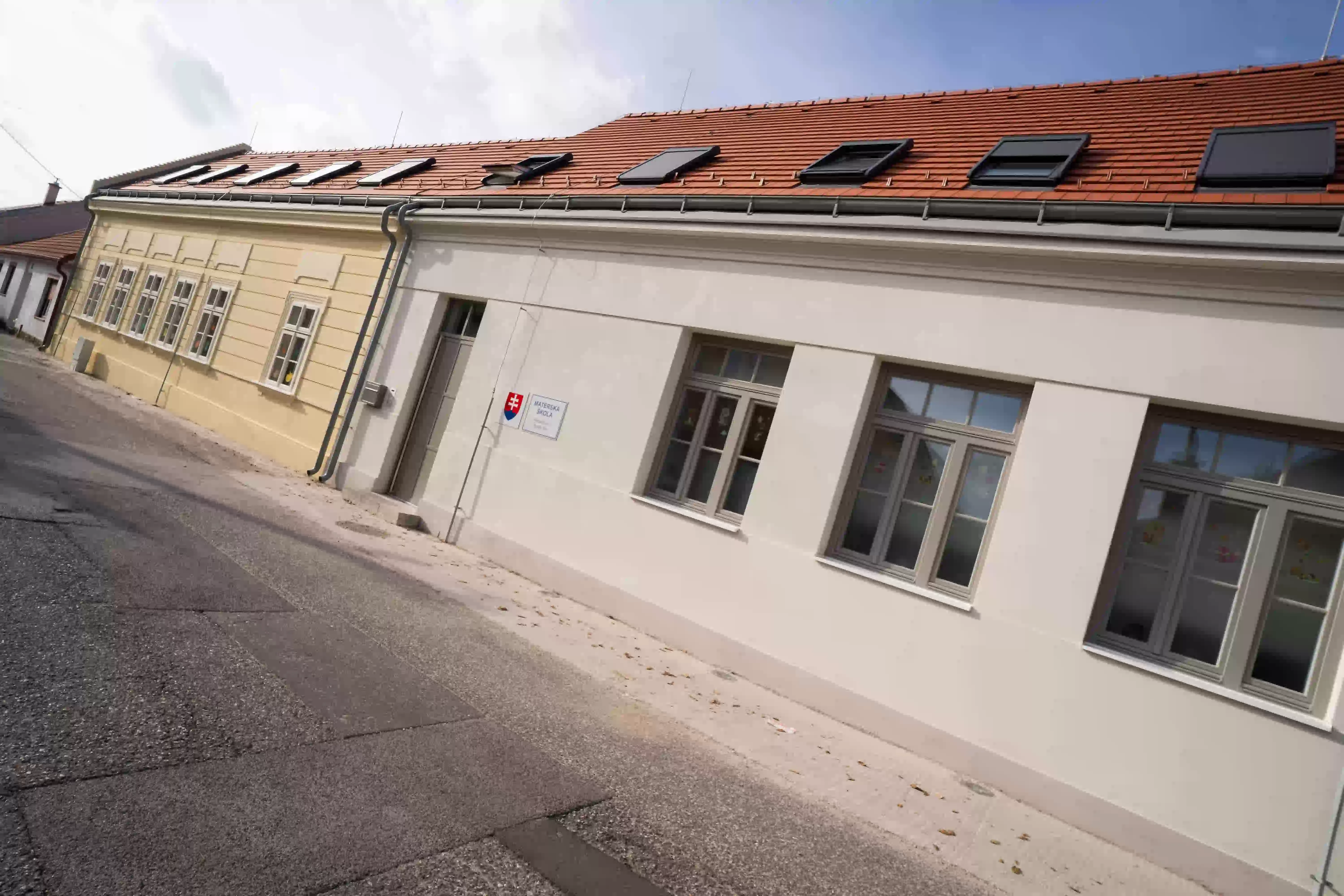 Prestavba škôlka Svätý Jur